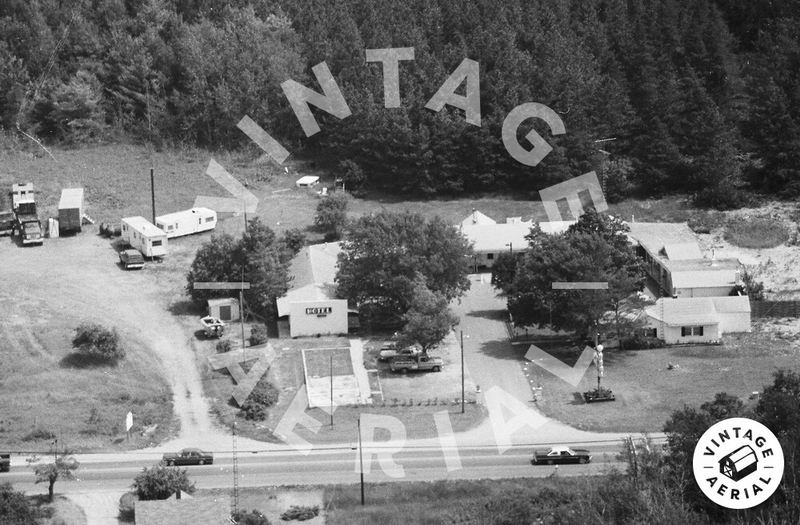 Nova Motel (Larsens Tourist Court) - 1978 Aerial
